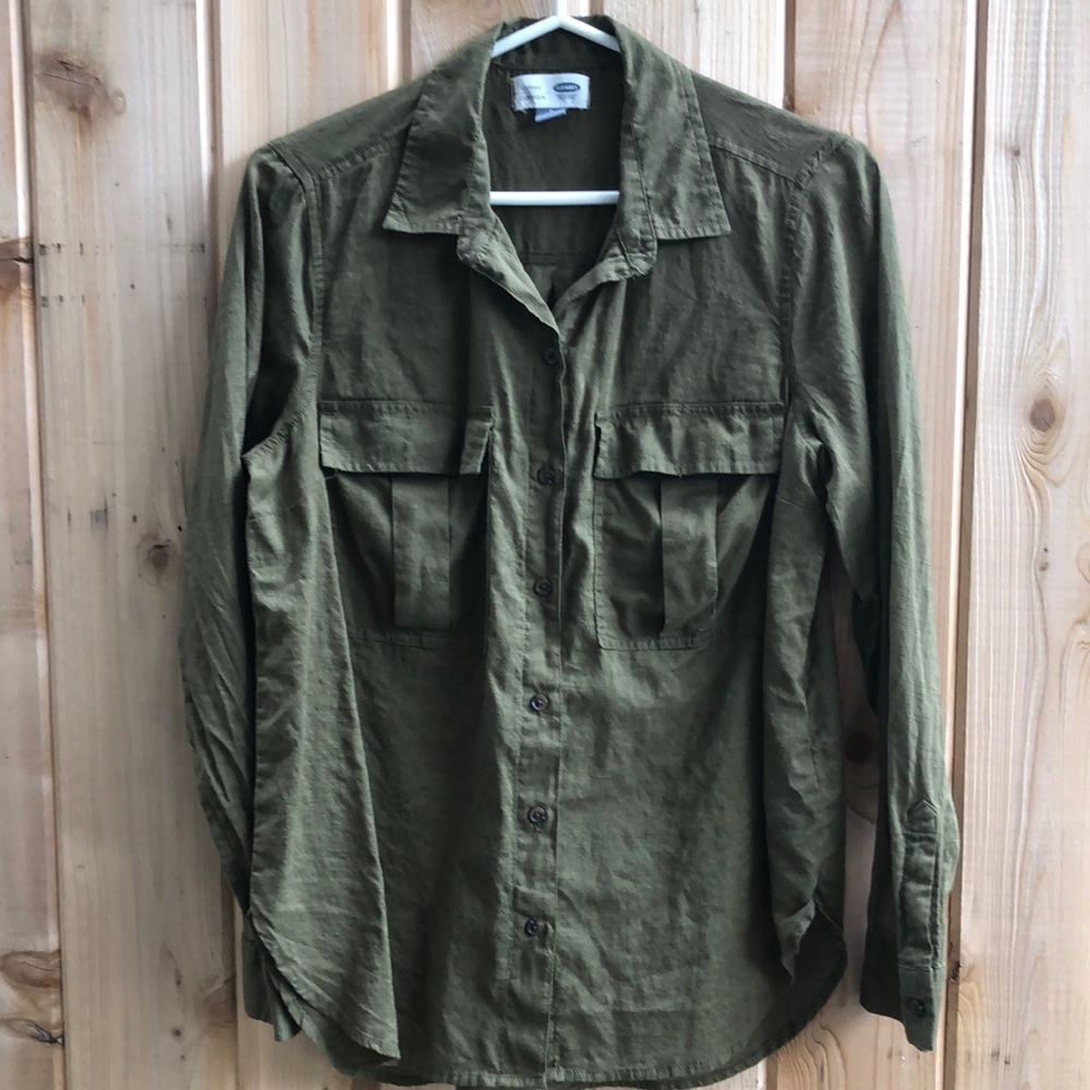 6/$30  CLASSIC OLD NAVY BUTTON DOWN LONG SLEEVE SIZE S SHIRT IN GUC